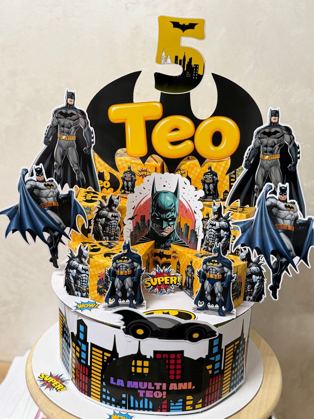 Batman tort carton premium set 5 cutii cu imagini incluse(citiți descrierea)